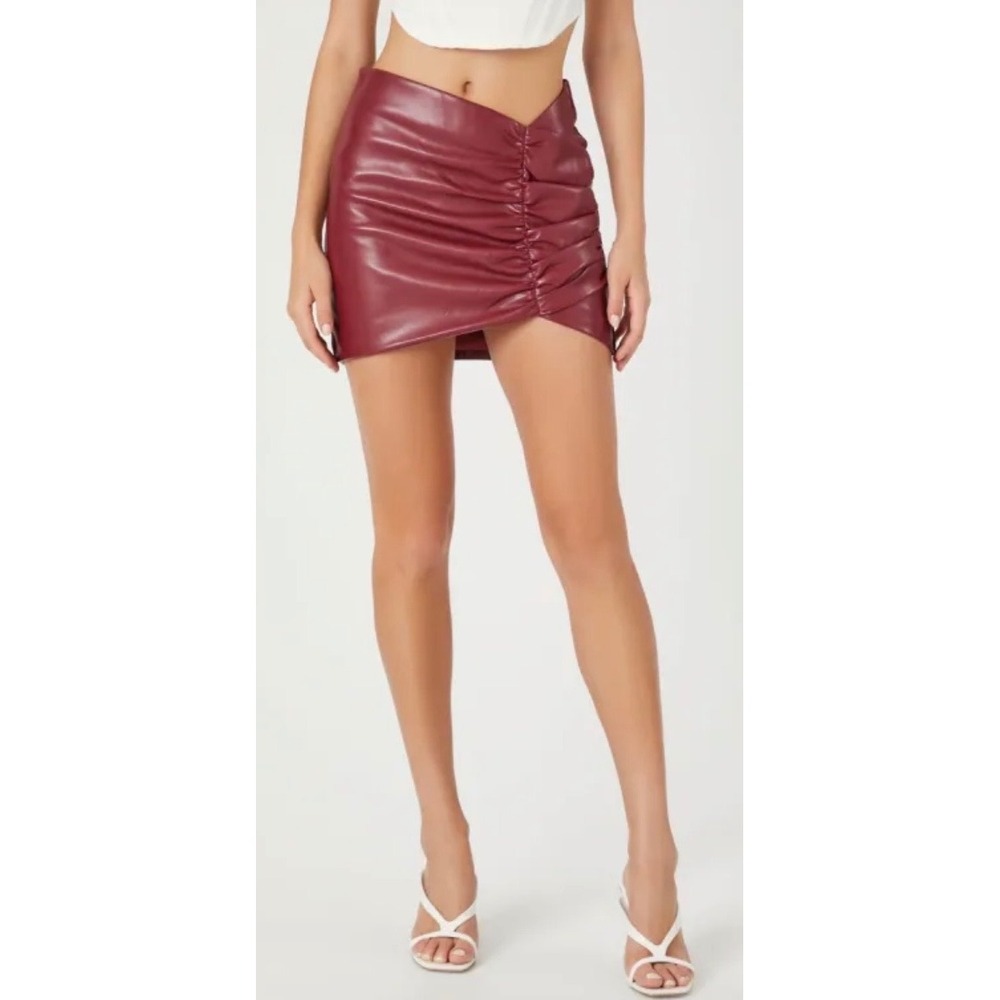 Forever 21 Burgundy Faux‎ Leather Ruched Mini Skirt Asymmetrical Hem XS Wine Red
